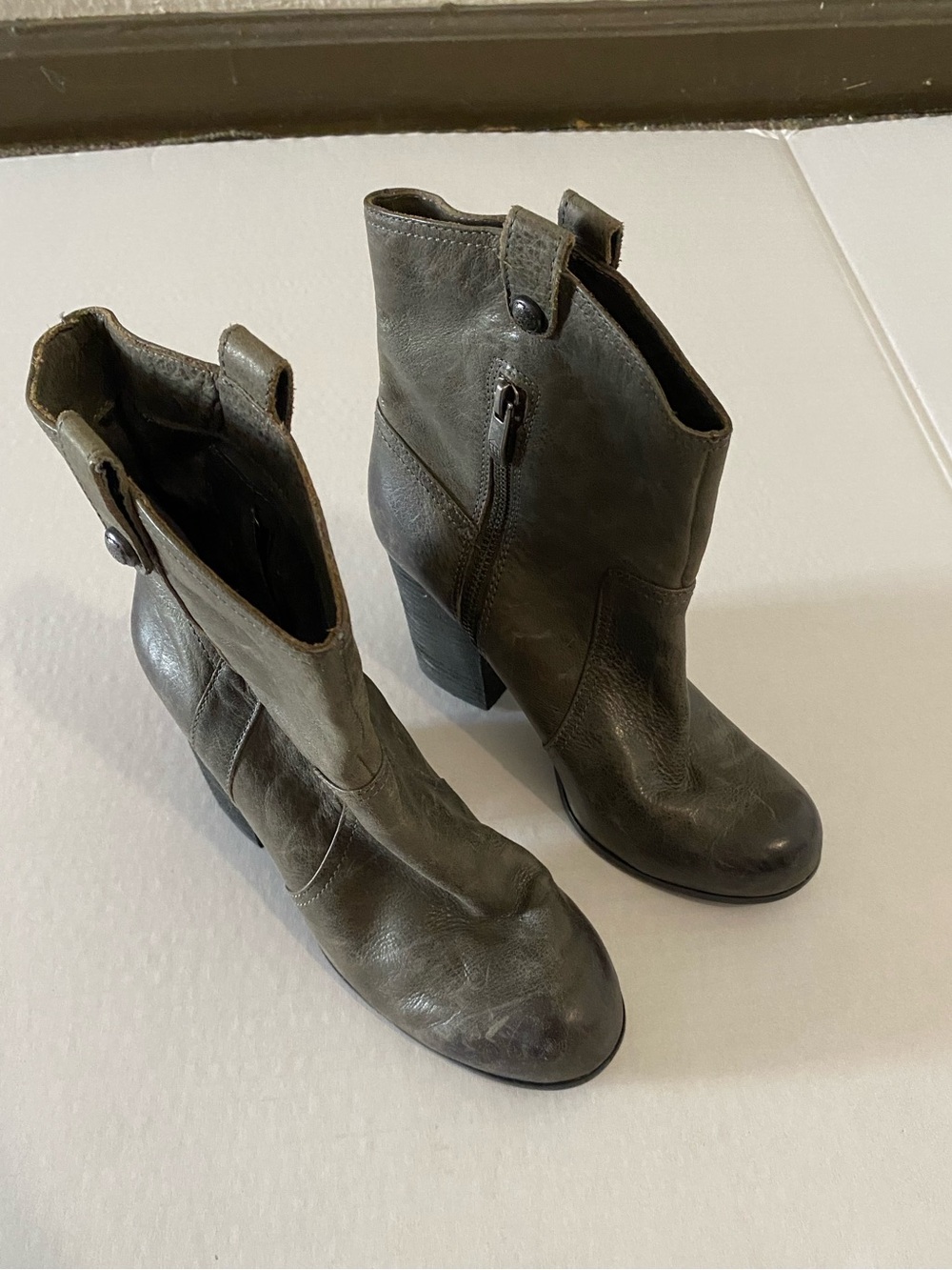 Vince Camuto Weathered Women's Leather Ankle Boots in Olive Gray 7.5